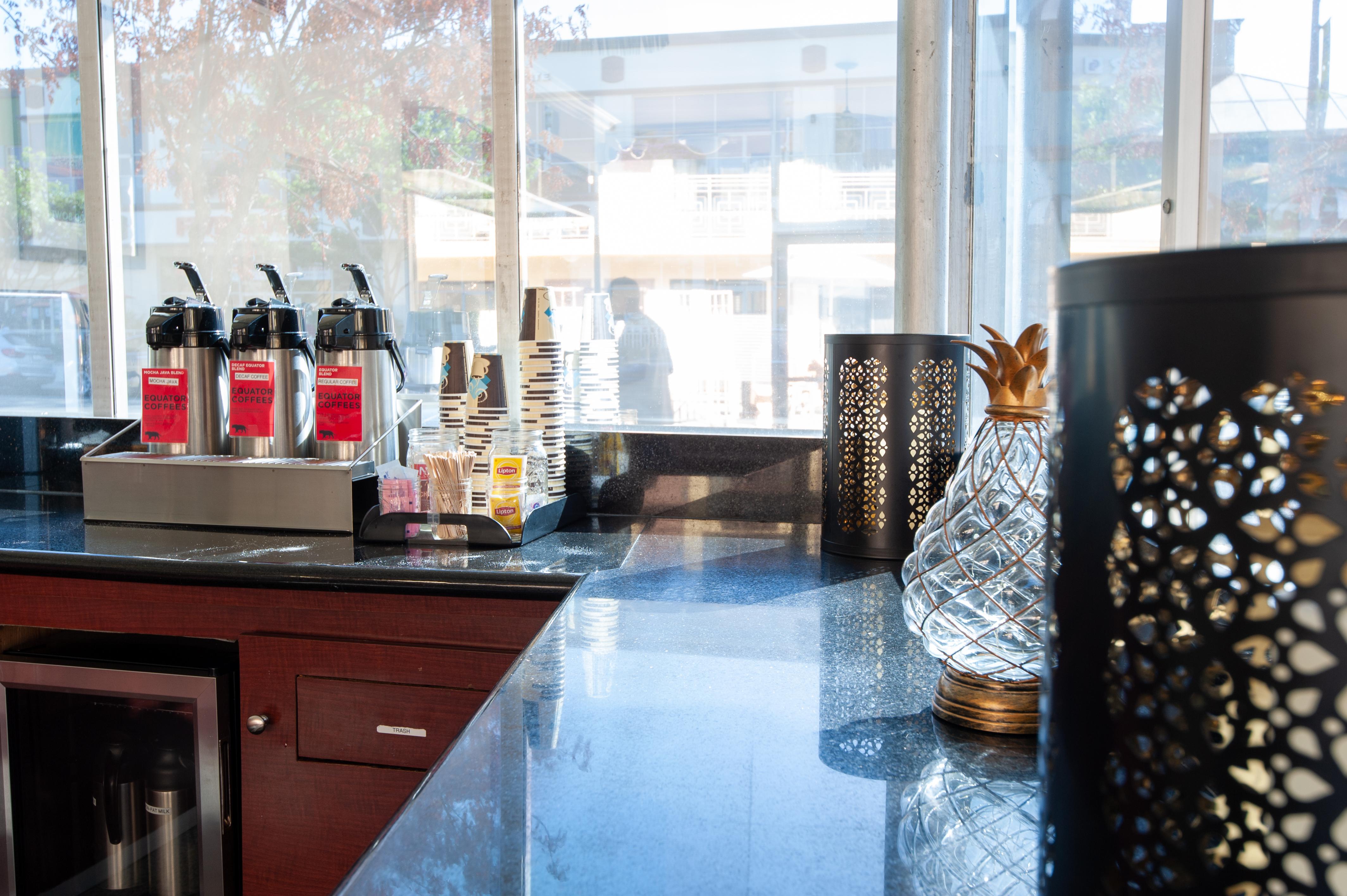 Studio City Court Yard Hotel Restaurant photo