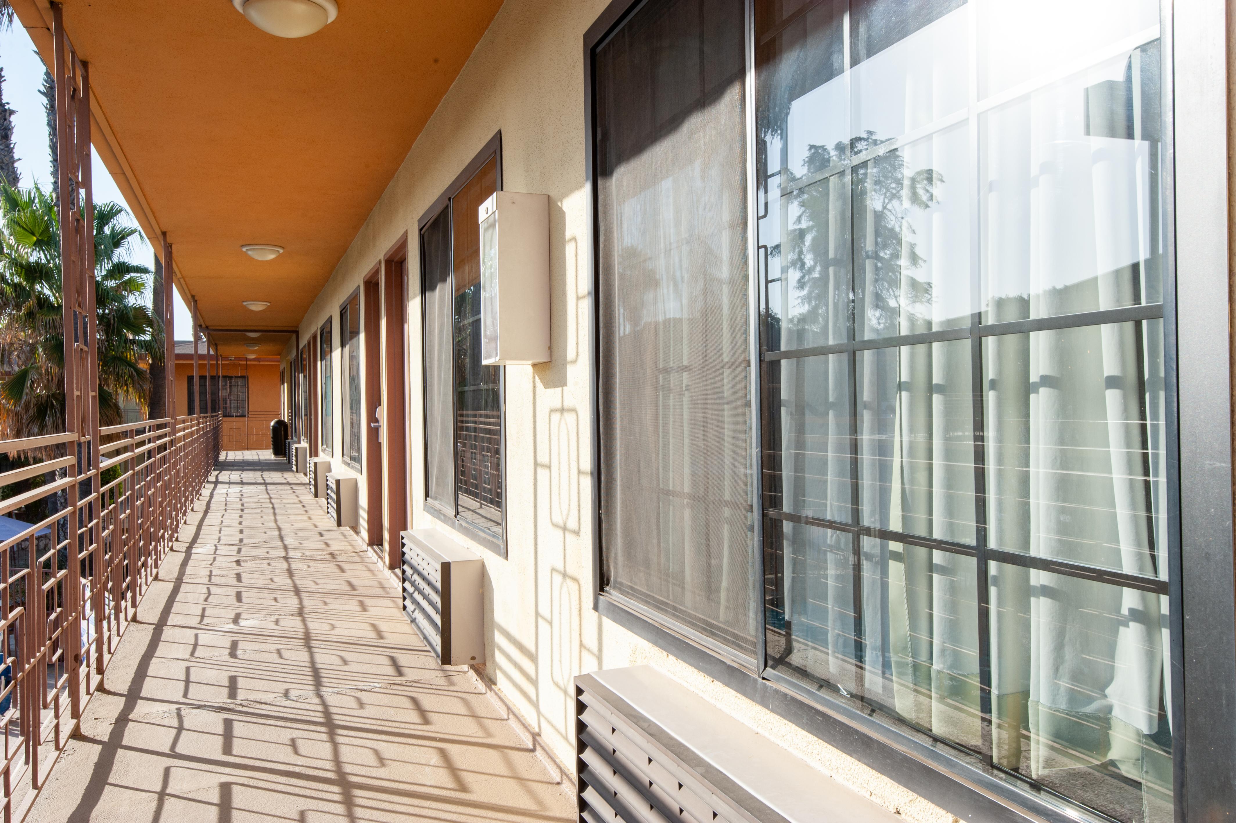 Studio City Court Yard Hotel Exterior photo