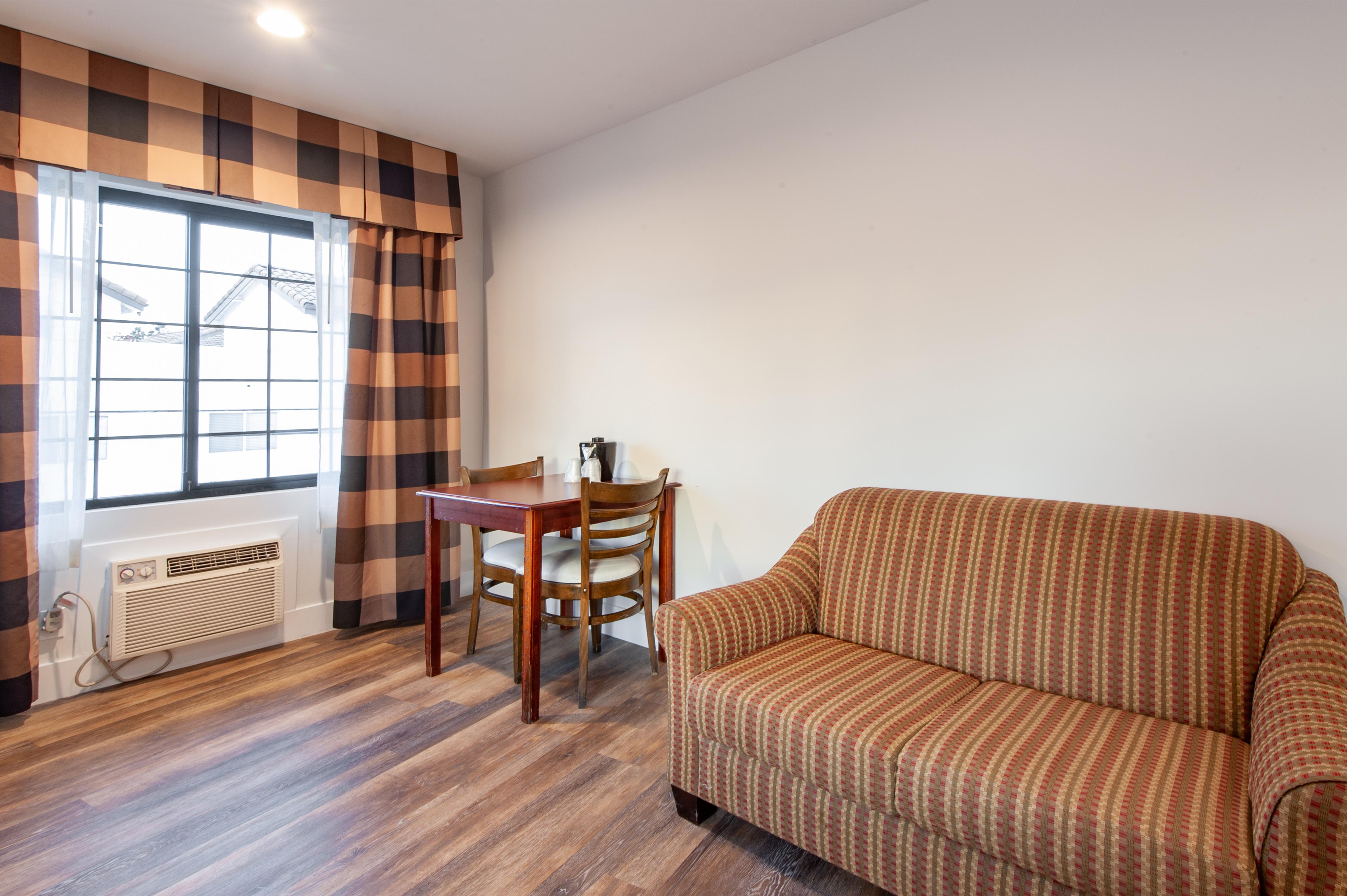 Studio City Court Yard Hotel Room photo